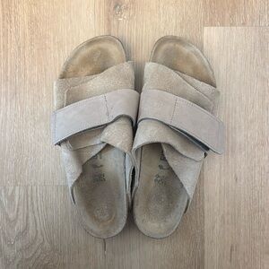 Birkenstock Kyoto Slides in Taupe